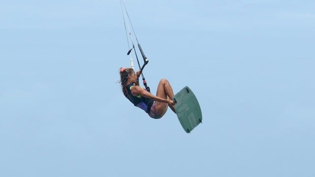 Kitesurfing Technique - Back Roll Tail Grab