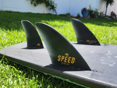 AK Durable Supply Co. Speed Dialer Fins 2022 Kitesurfing Review