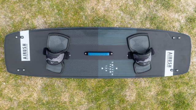 Kitesurfing Reviews - Airush Switch Team 138 x 41cm 2022