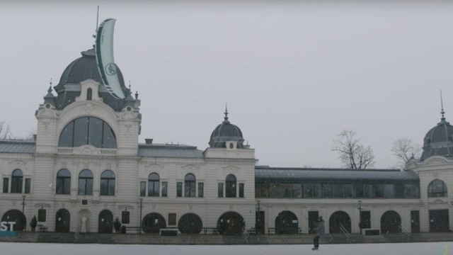 Kitesurf on Budapest Ice Skating Rink (Icekite - Városliget)