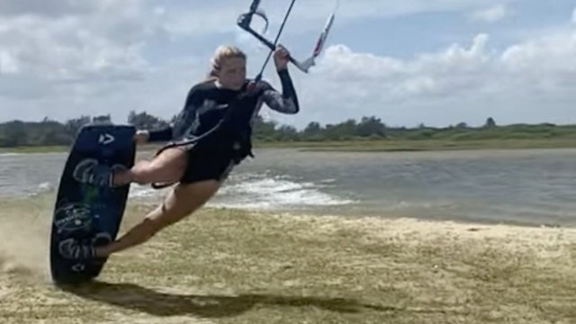 Hannah Whiteley Viral Darkslide #shorts #kitesurfing