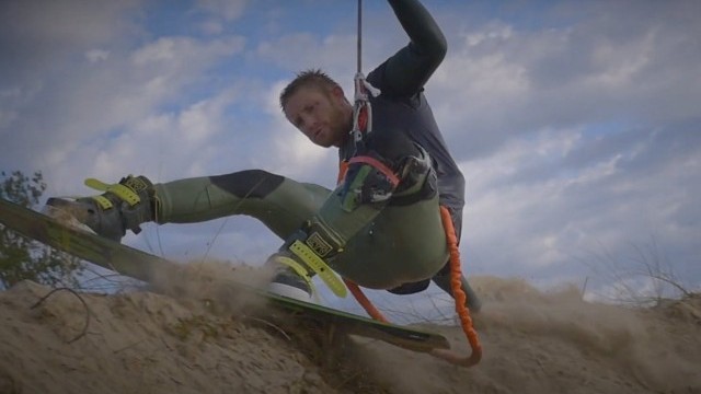 Crazy Beach Start with a Kite