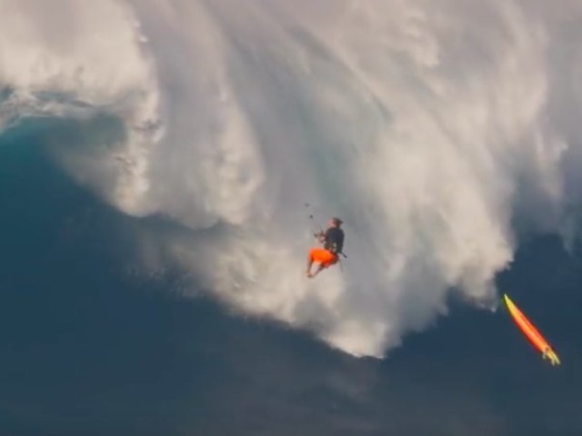 Kitesurfer Wipe Out Jaws