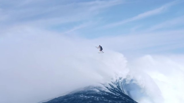 Jesse Richman kitesurfing Jaws 2021