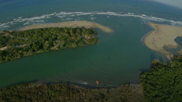 Experience A Freestyle Kiteboarding Paradise In 4 Minutes