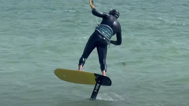 The Secrets of Foiling Carves - Conversations with Claisse : Kitefoiling Technique