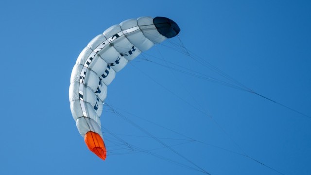 Kitesurfing Reviews - Flysurfer Fox 2024