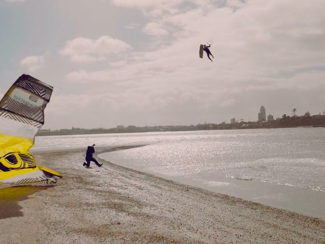 The Leading Edge - Kite surfers of the gusty city