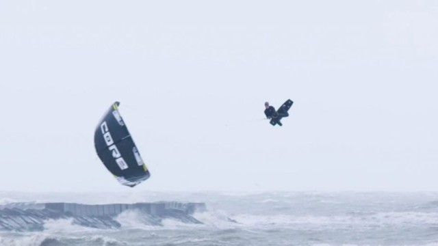 Get Low - Short line kiteloops by Maarten Haeger