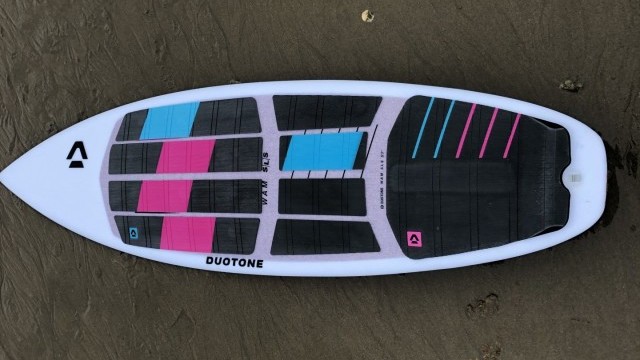 Kitesurfing Reviews - DUOTONE Wam SLS 5'7 2021