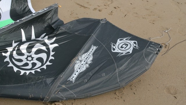 Kitesurfing Reviews - Kiteloose Aihoo 9m 2009