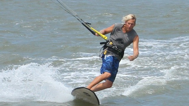 Kitesurfing Technique - Surfboard Toe to Heelside Carve with a Down Loop