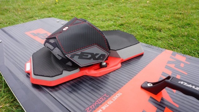 Kitesurfing Reviews - CrazyFly Raptor Extreme 138 x 42cm 2020