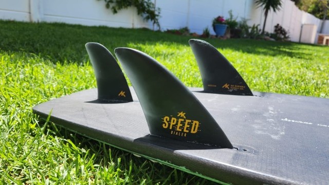 Kitesurfing Reviews - AK Durable Supply Co. Speed Dialer Fins 2022