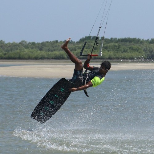 One Foot Dark Slide Kitesurfing Technique