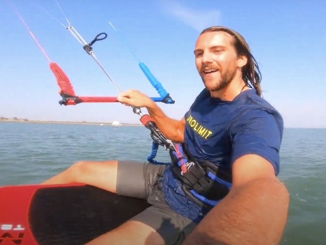 Kite foiling in super light wind (5 kn) Naish BOXER S25