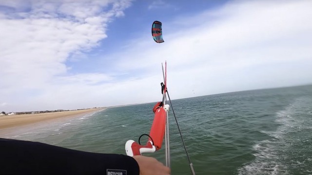 How to KITELOOP safely... KITESURFING!