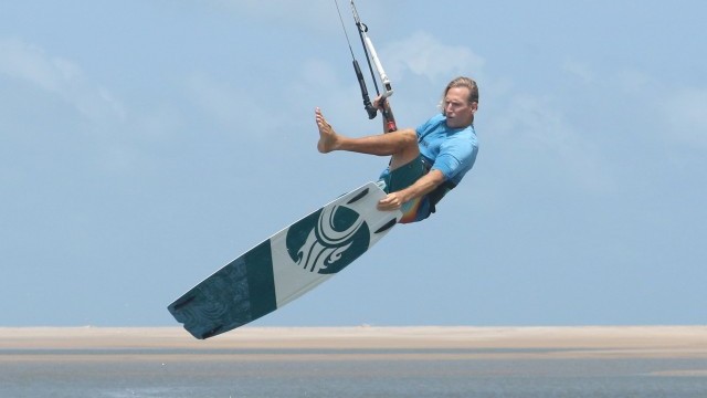Kitesurfing Technique - Leg Over One Foot Jump Transition
