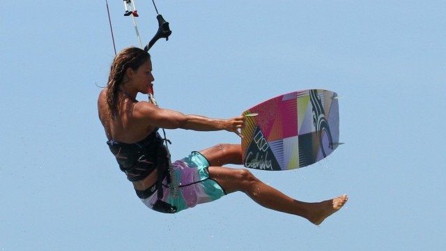 Kitesurfing Technique - One Foot Back Loop