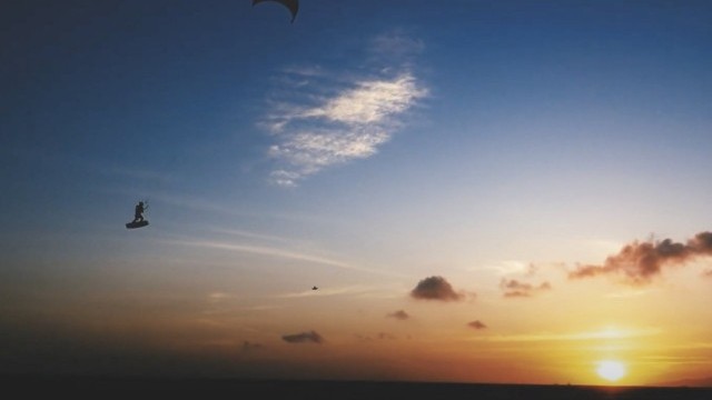 I GOT CHASED BY A DRONE / KITESURFING 40 KNOTS