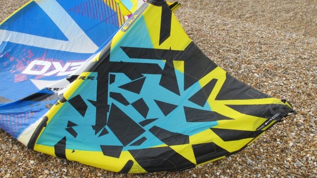 Kitesurfing Reviews - Zeeko Notus 9m 2013