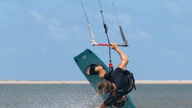 Kitesurfing Technique - Hand Drag to Blind