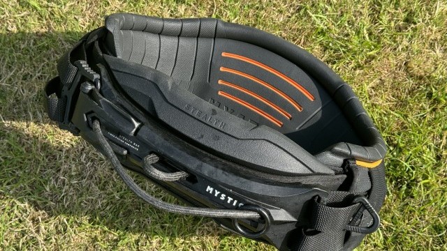 Kitesurfing Reviews - Mystic Stealth M 2024