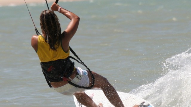 Kitesurfing Technique - Strapless Toe to Heel Carve