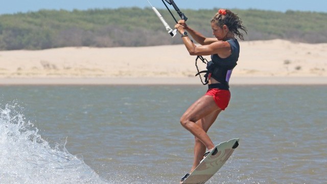 Kitesurfing Technique - Hooked Popped Front Roll