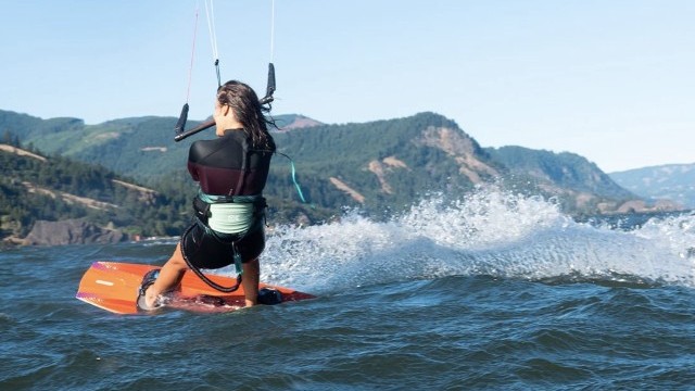 2023 Slingshot Kiteboarding - Luna V2 Twin Tip Board