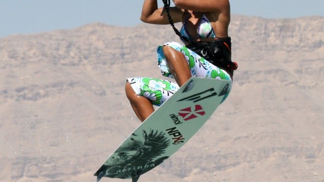 Kitesurfing Technique - Unhooked Jump