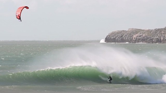 Paulino Pereira ripping waves in Peniche with the ReoV5