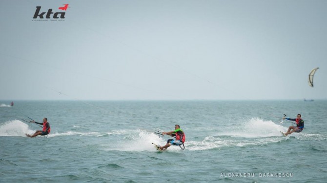 Flat out TT class racing