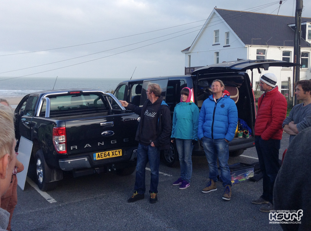 Lee Harvey gives some local knowledge to the competitors at the 9am briefing.