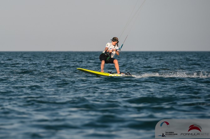 Steph Bridge had a close tussle with Elina Kalinina...