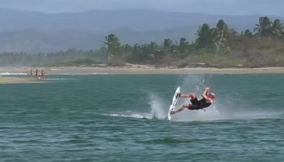 Frontroll Darkslide Backroll – Toby Braeuer – Airstyle.tv