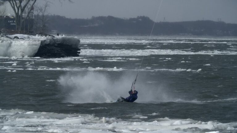 Extreme Kitesurfing - Men Vs Ice