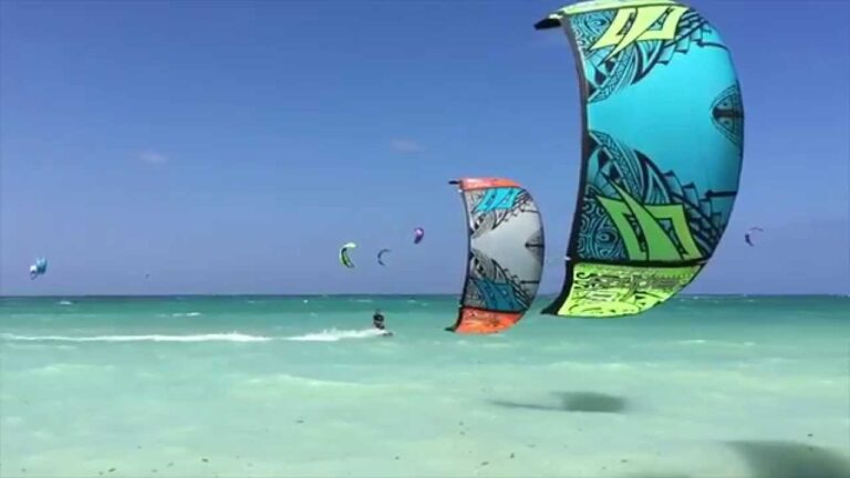 Naish Ride Double Trouble Kitesurfing Maui @Kanaha Kite Beach