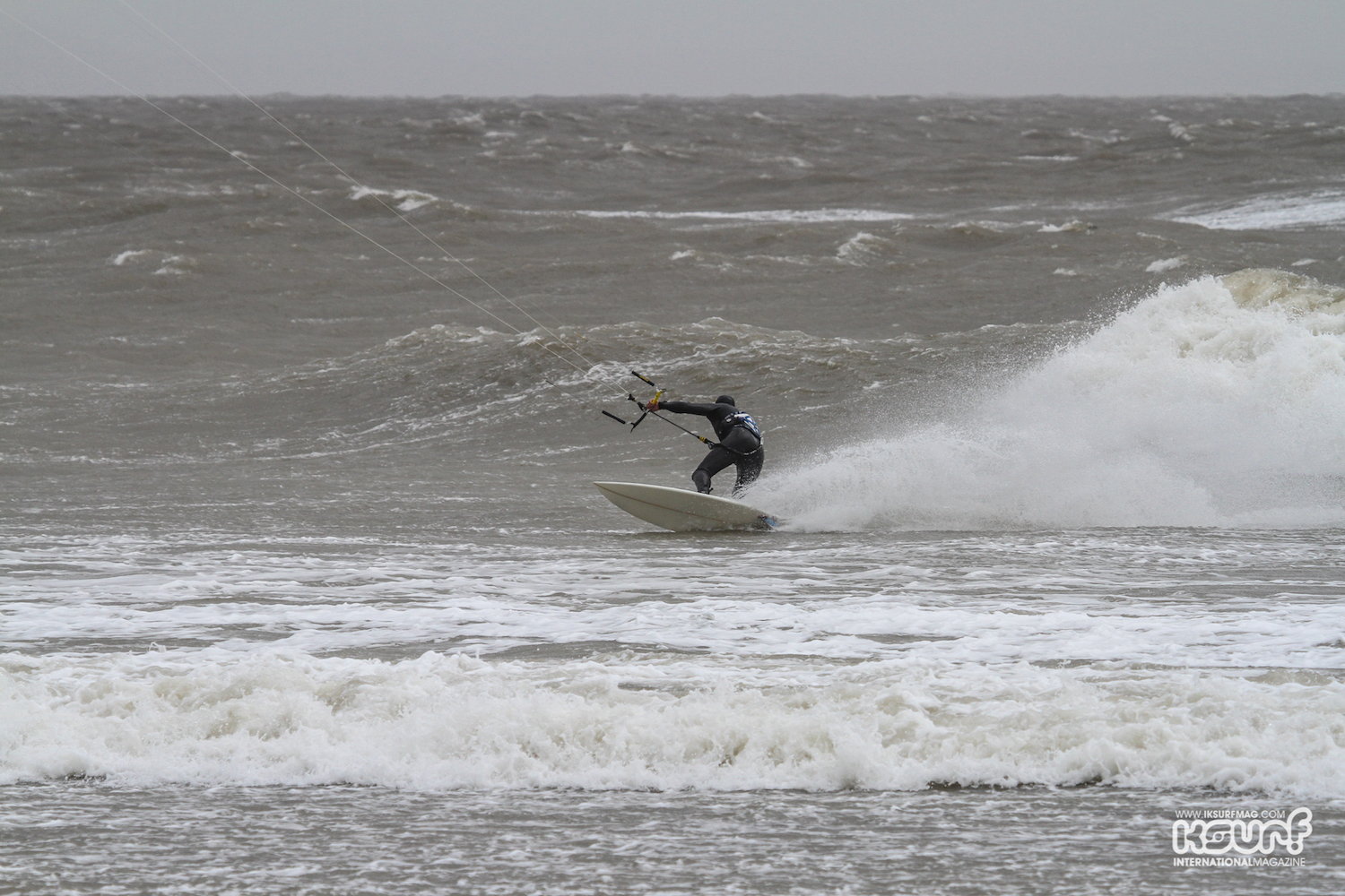 If you look closely you'll see there is no depower left on the kite and the bar is right out. I guess that is what you call fully powered. kudos to the Skinny Boy, it still handled great!