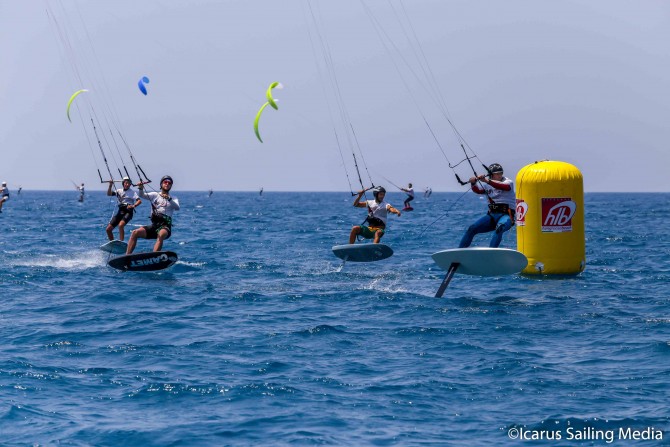 Racers needed sharp tactics to emerge in front of the fast fleets of racers.