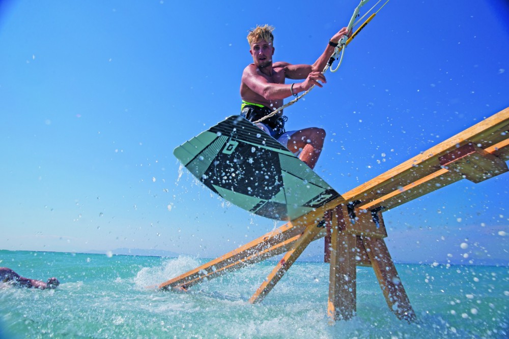 The Bolt by CORE, a the Pro Fix Grindbase, is built for serious wakestyle kiters. Photo by Moritz Beck.