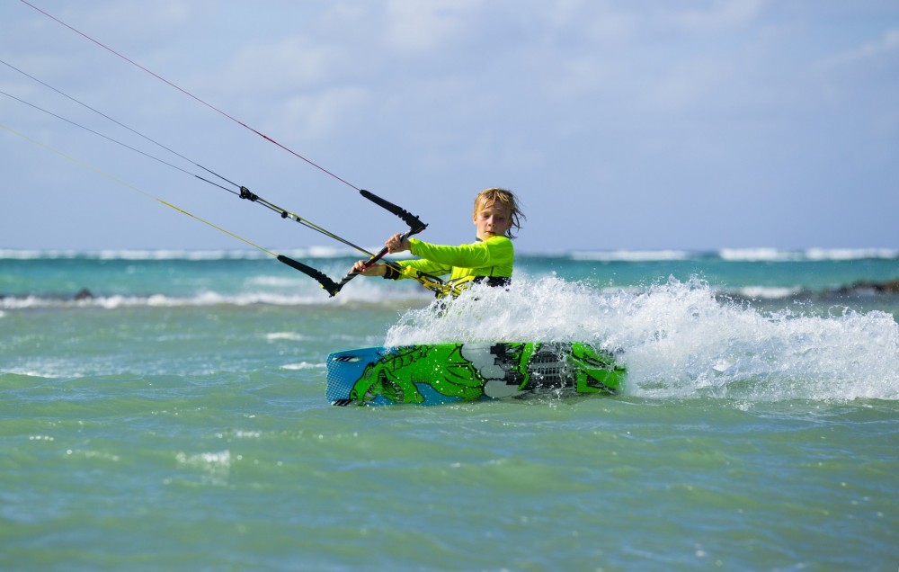 The 124cm Grom twin tip is designed for the next generation of rippers.