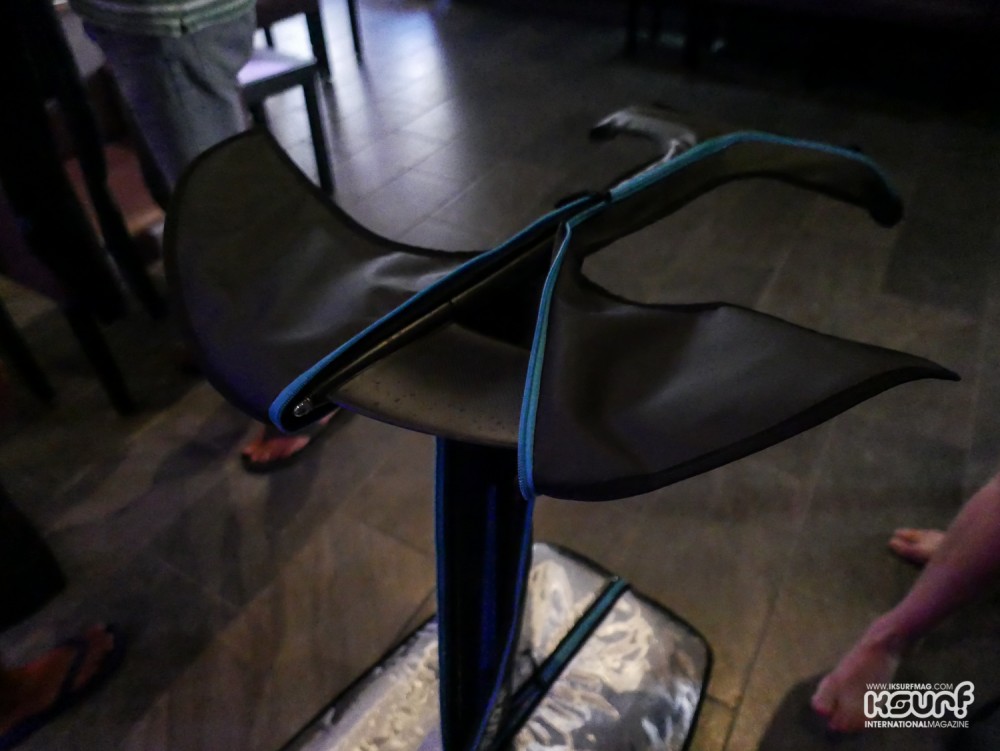 The Foil Cover uses a continuous single zipper, which is very clever, to protect the mast and the front and rear wings as well as the fuselage.