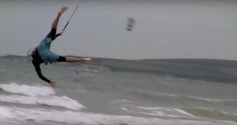 Guys Kitesurf Crash Disaster!!!