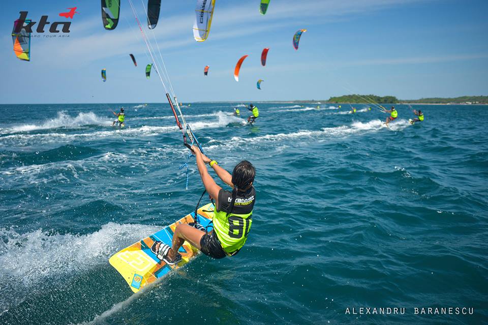 Twin Tip racing underway.