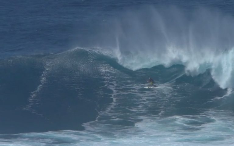 Surfing, Windsurfing and Kiteboarding at JAWS February 11, 2016 by Xensr