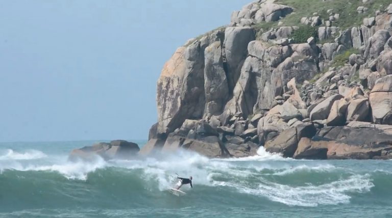 Summer 16 - Maurício Pedreira Wave riding in the South of Brazil