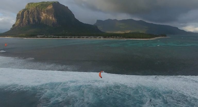 Ozone Reo V4 - Wave Riding Freedom