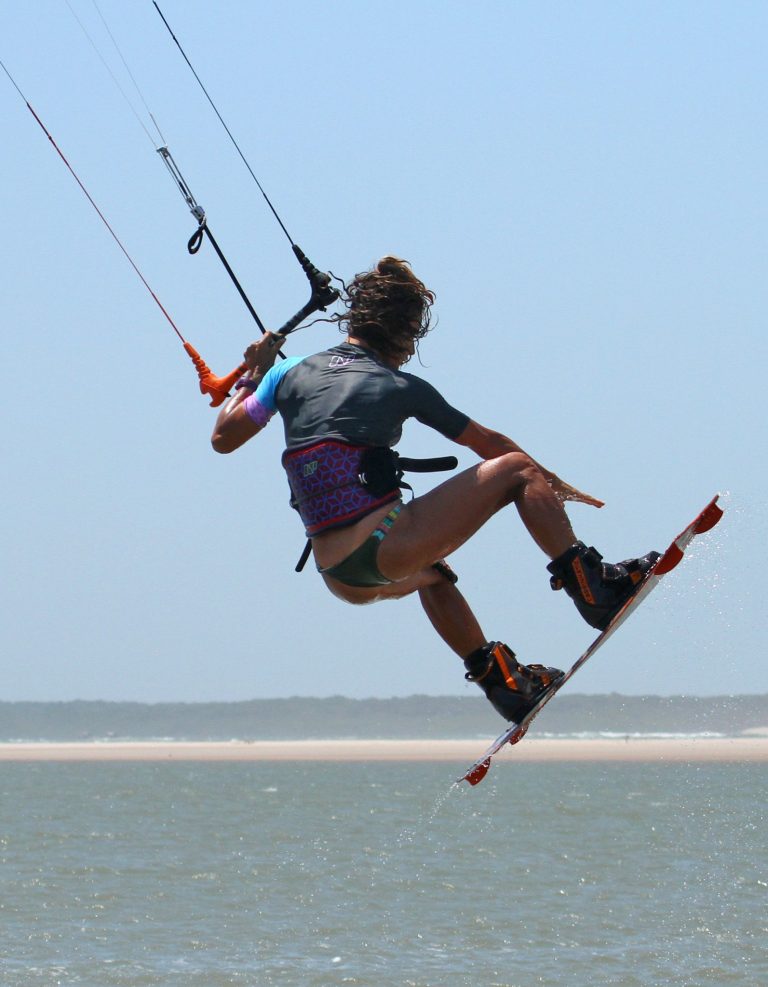 Kitesurfing Technique - Popped Hooked Indy Front to Blind