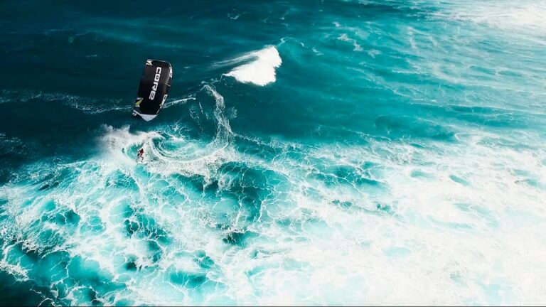 Kitesurfing Waves in Maui, Hawaii (Hookipa Session 2016) Philipp Zach